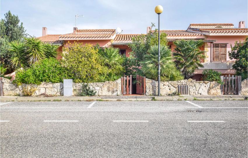 Stunning apartment in Cabras with 2 Bedrooms