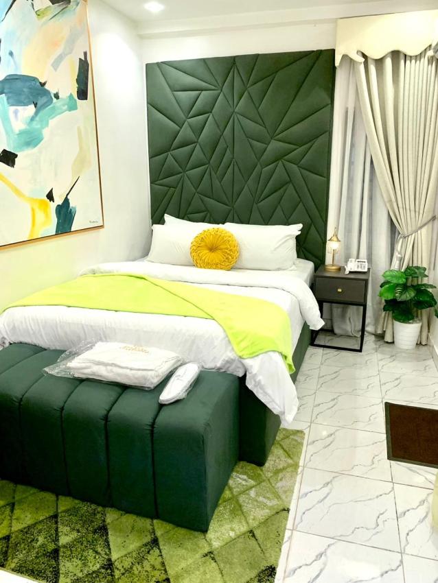 Mimi luxury 2 bedroom apartment with ps5 and pool