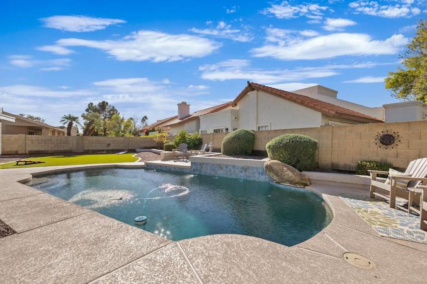 Terrific Tempe home - Pool, Pacman AND Golden Tee