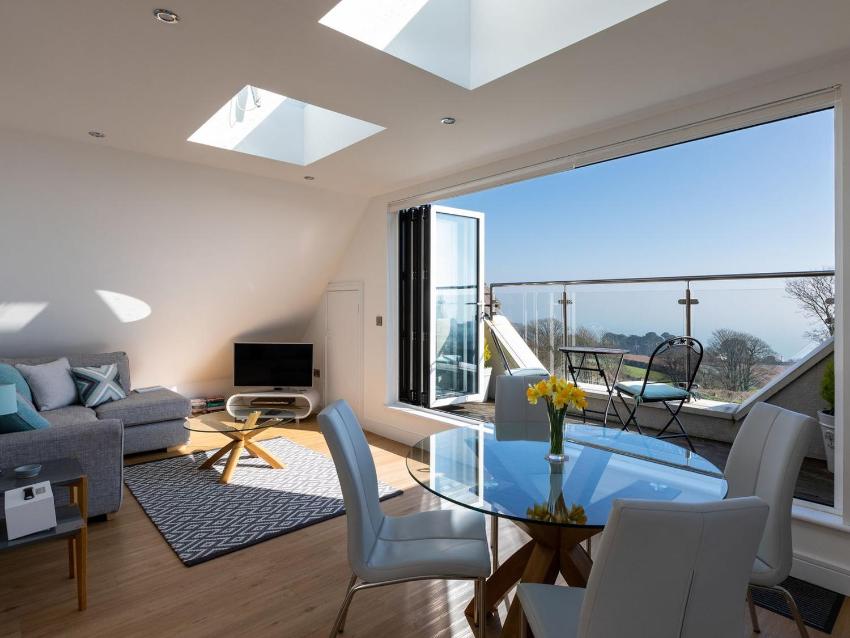 The Penthouse Ocean Breeze