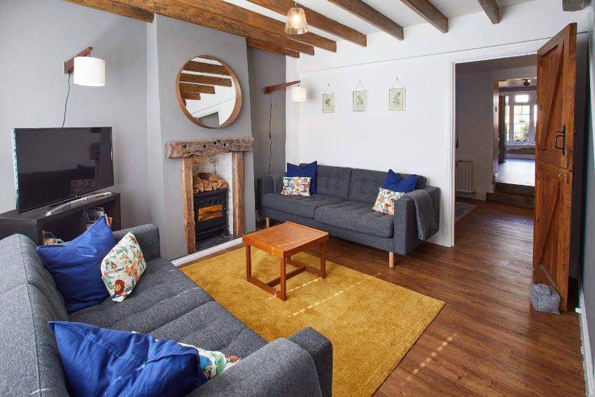 Host & Stay - The Snug