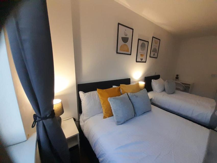 X2 bed x2 bath balcony apartment