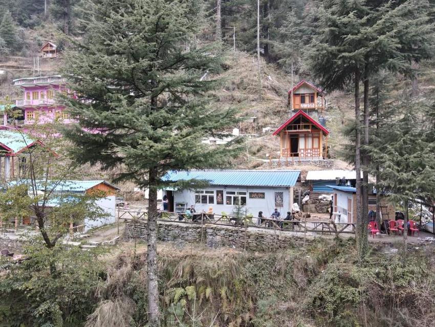 Reverberate Cafe & Cottages - Negi's Place