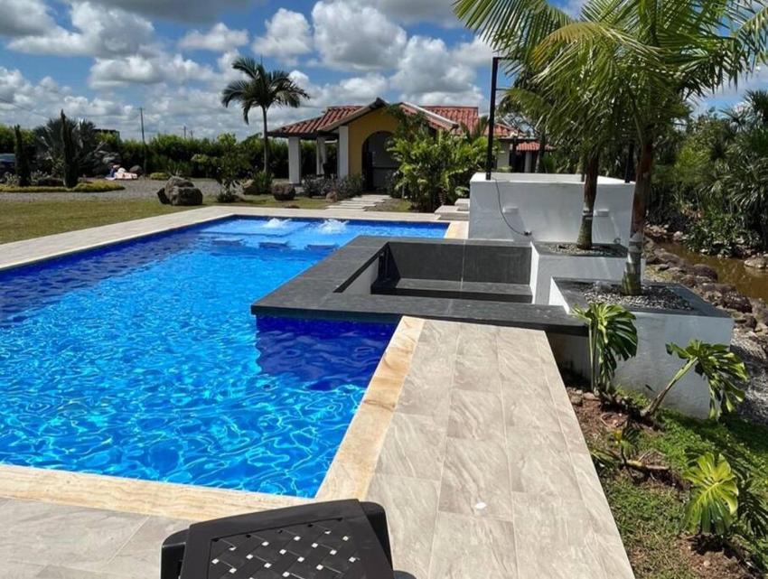 Agradable casa de campo con piscina!