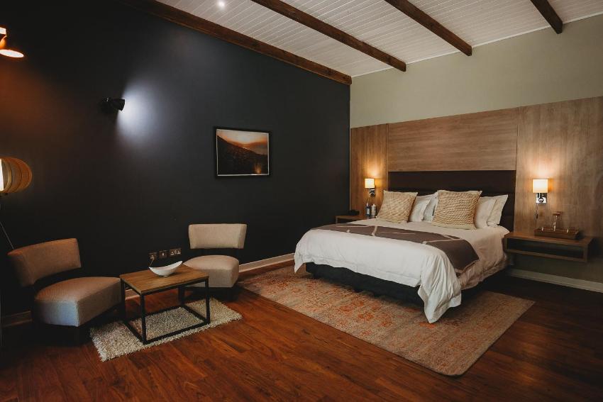 5 Stars Sandalwood Lodge is situated in the peaceful up-market suburb of Mount Pleasant - 2018