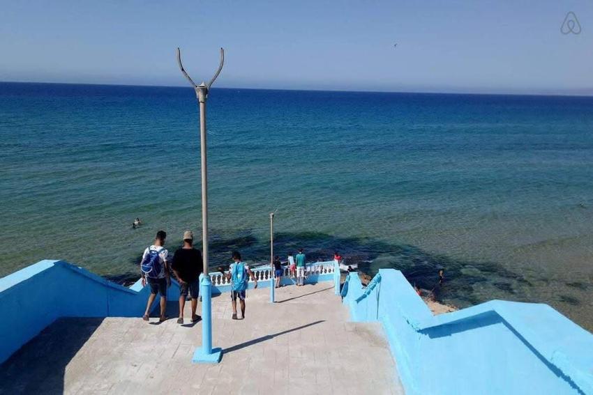 App Familiale 3min de la plage, parking public