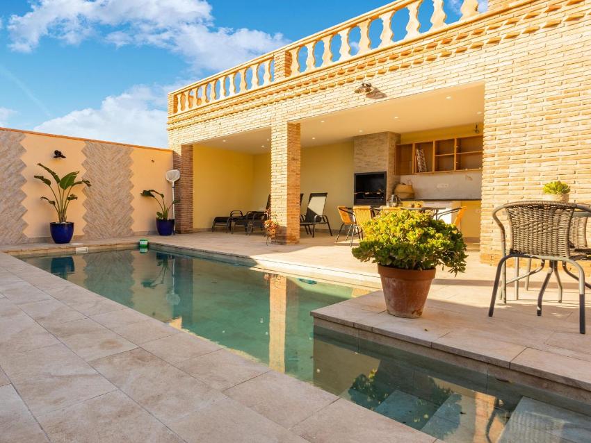 Charming holiday home in Padul with swimming pool