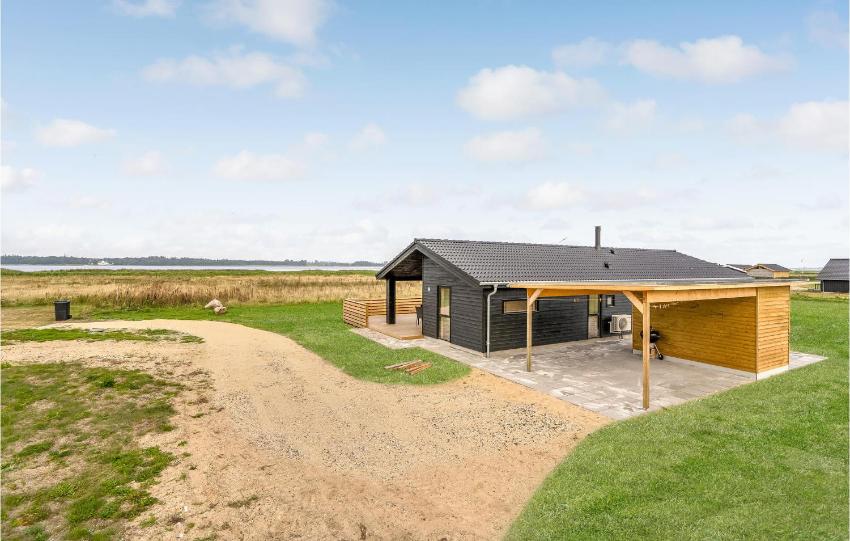 An Awesome home in Storvorde with 4 Bedrooms and WiFi