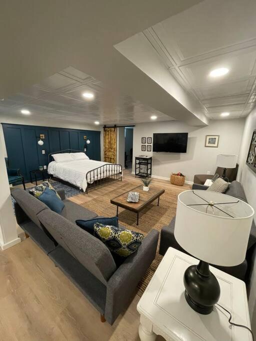 Modern & Chic XL Studio w EZ City Airport Access