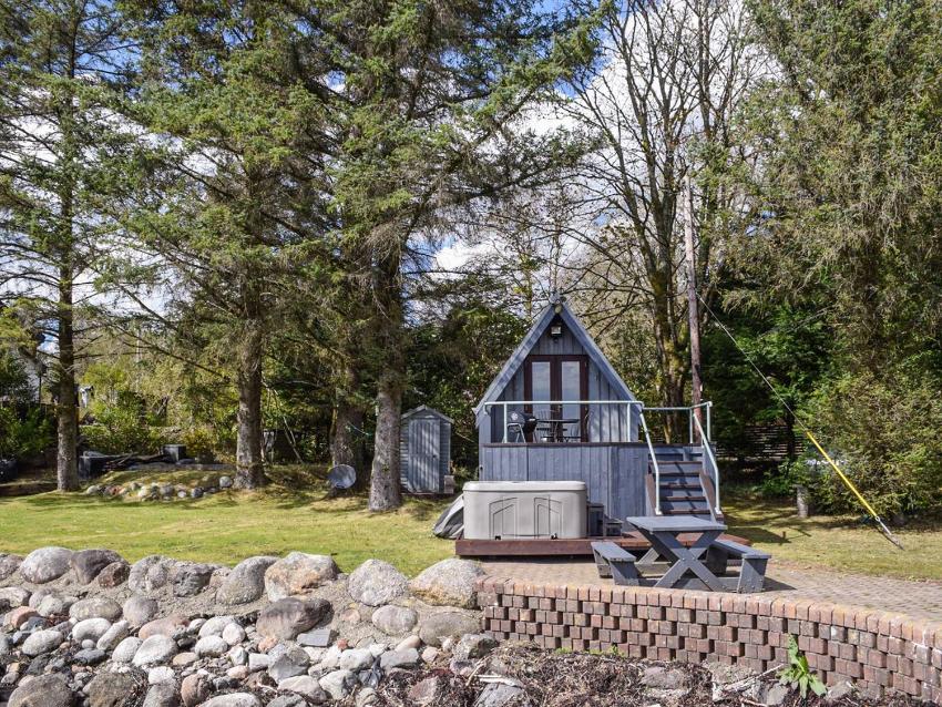 Dundonald Landing - Lochside Chalet