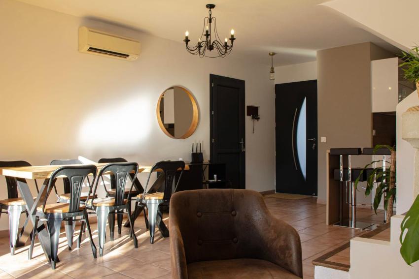 House with small pool near the center of Aix