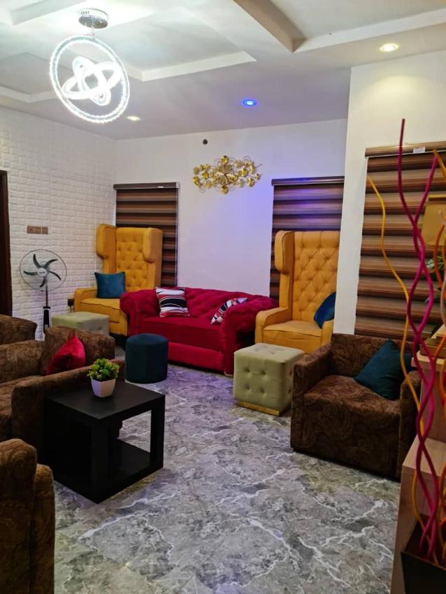 Amazing 6 BR House with High speed WiFi and Swimming pool