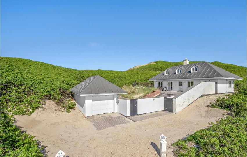 Amazing home in Ringkbing with 3 Bedrooms, Sauna and WiFi