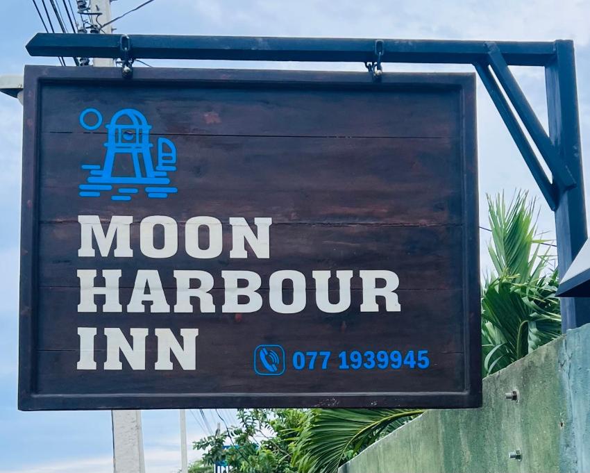 Moon Harbour Inn