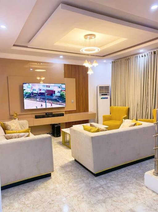 Cozy 3 bedroom with pool