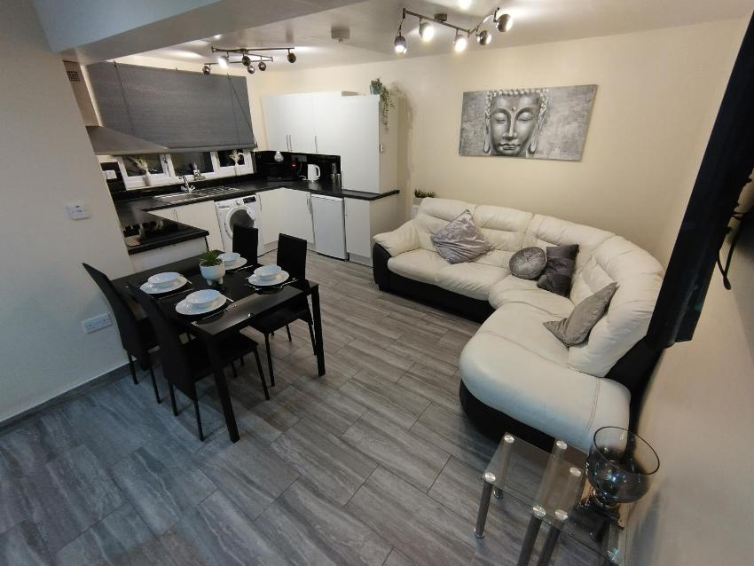 Queens Holiday Apartment