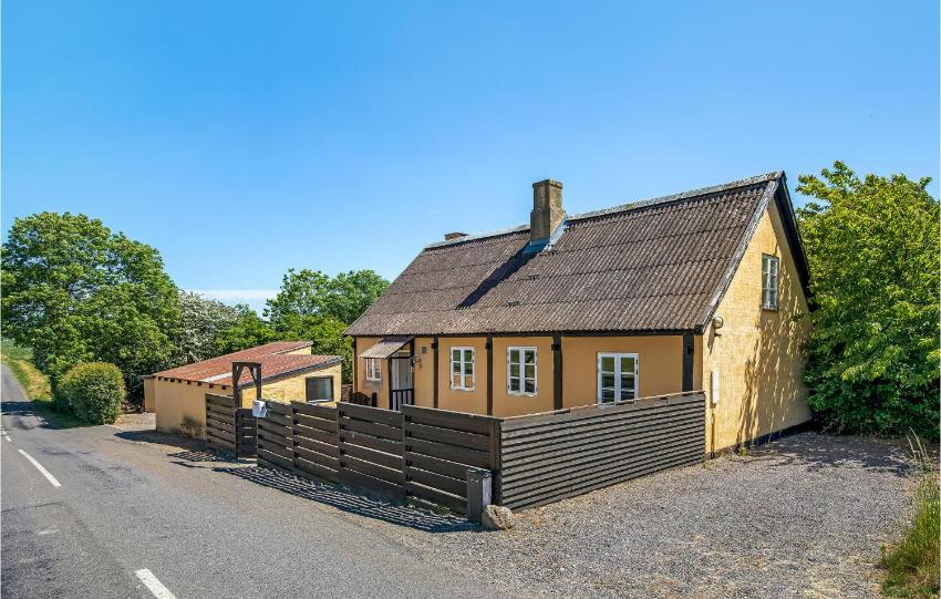 Three-Bedroom Holiday Home in Klemensker