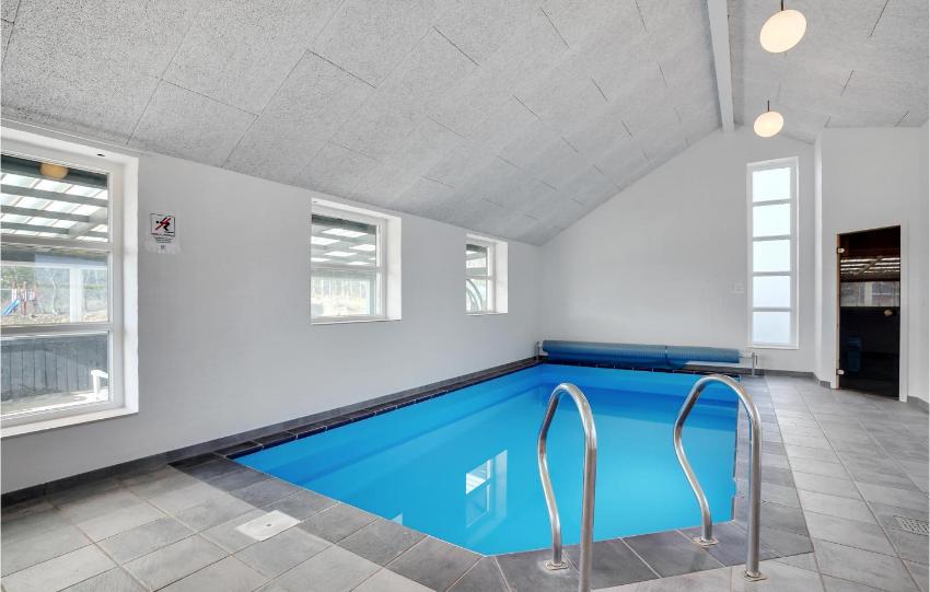 Amazing home in Oksbl with 4 Bedrooms, Sauna and Indoor swimming pool