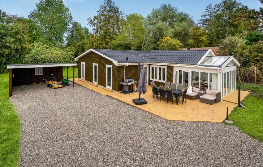 Stunning home in Sydals with 4 Bedrooms and WiFi