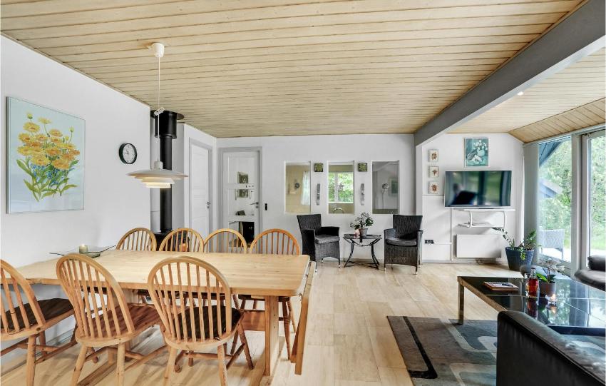 Beautiful home in Oksbl with 4 Bedrooms, Sauna and Indoor swimming pool