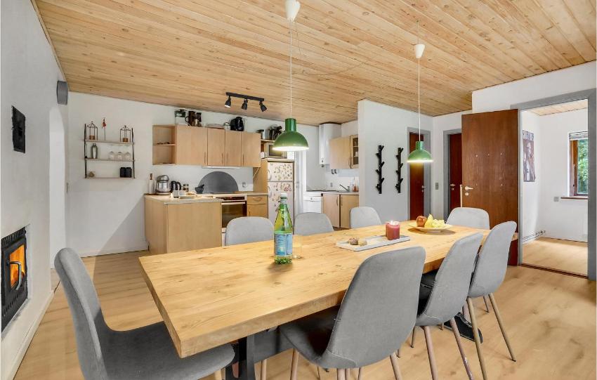 Stunning home in Ans By with WiFi and 4 Bedrooms