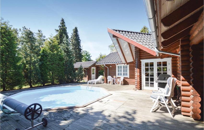 Awesome home in Lundby with 4 Bedrooms, Private swimming pool and Heated swimming pool