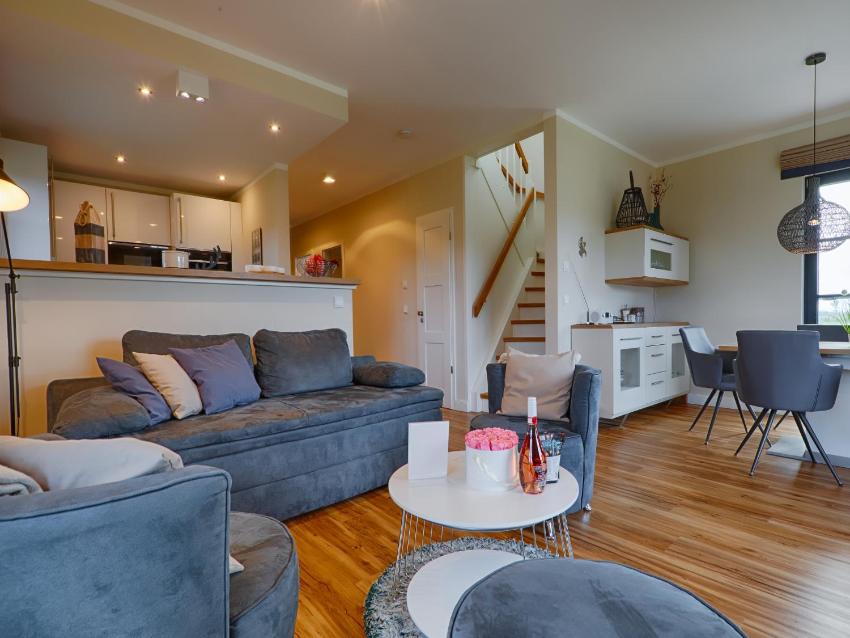 Premium Reetdachvilla mit 3 Schlafzimmern, Sauna und Kamin F05