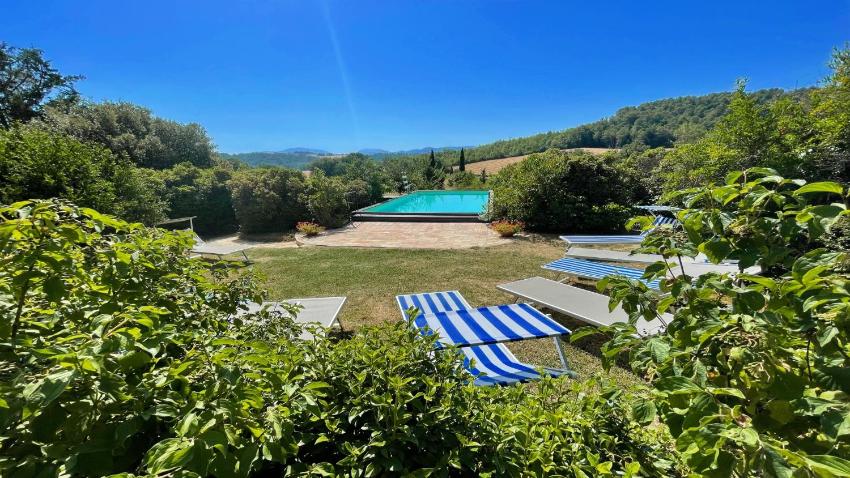 Sleeps 11 - amazing scenery all around - exc villa, pool grounds - pool house