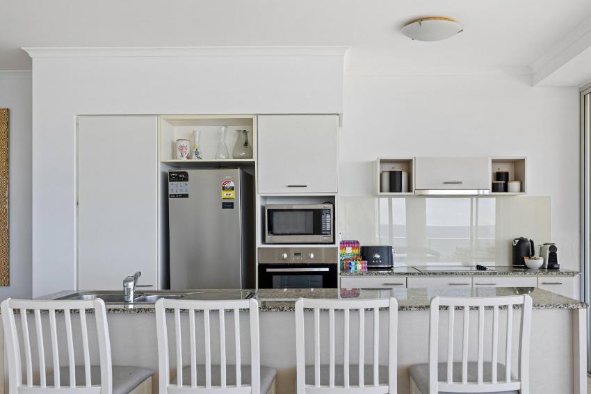 Stunning Beachside 3Bed Apartment with Ocean Views