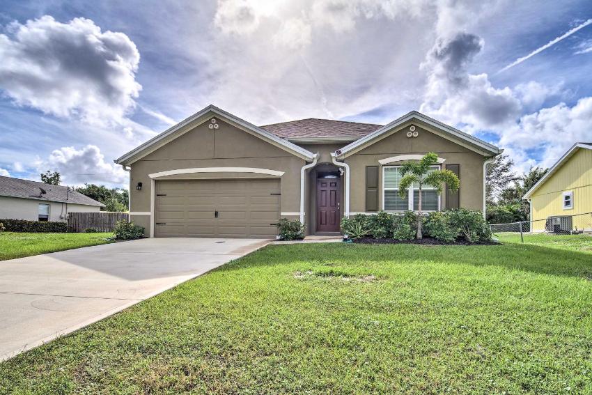 Sebastian Retreat with Patio Less Than 9 Mi to Beach!