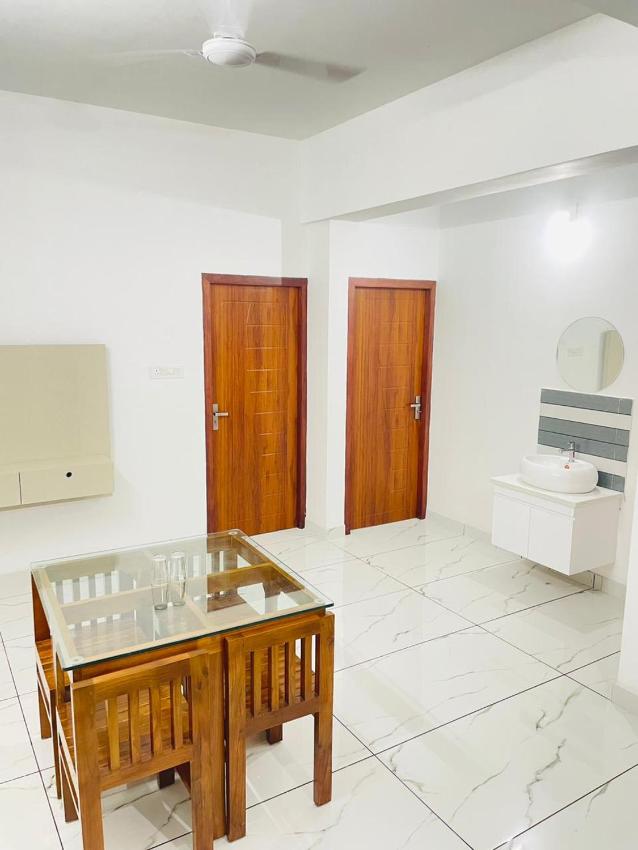 DELUXE abode APARTMENT, near hilite mall