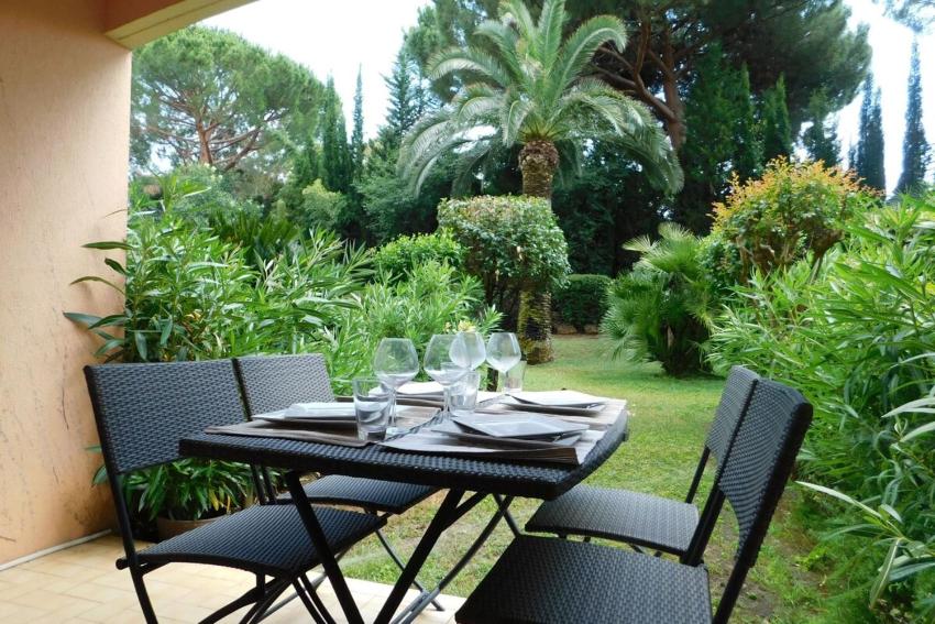 T1 Central Park air conditioning pool private parking