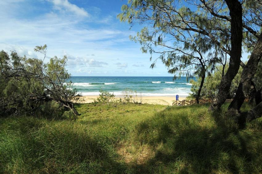 Lowanna - Two Bedroom Townhouse, one street away from the beach!