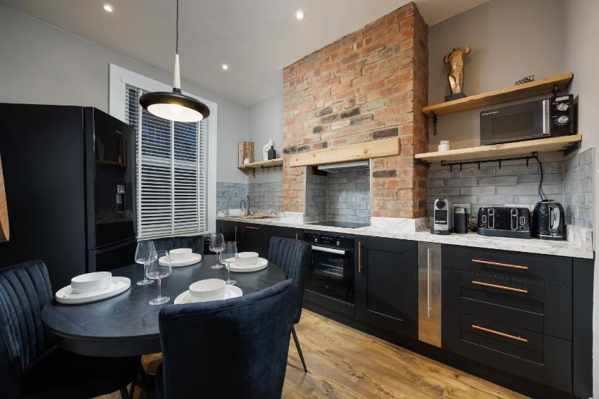 Beautiful 3 Bed House - Plymouth - Sleeps 7 By Habita Property