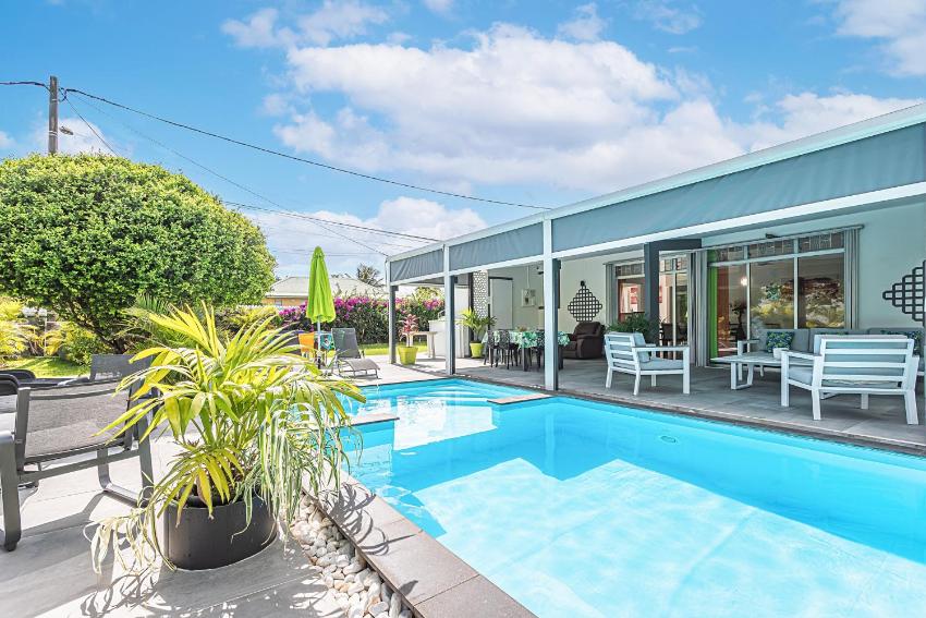 Villa de 3 chambres avec piscine privee jacuzzi et jardin clos a Baie Mahault