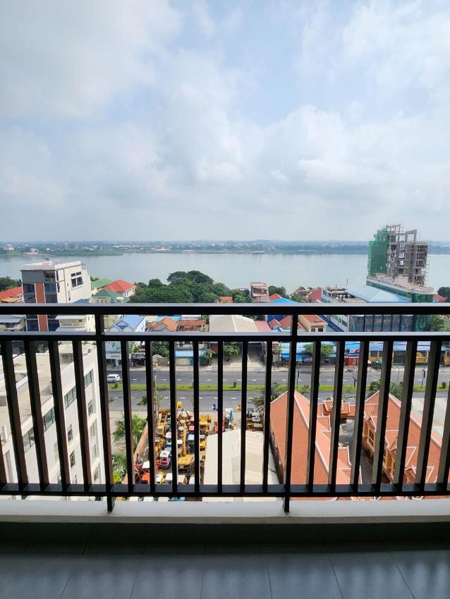 2BR with riverview