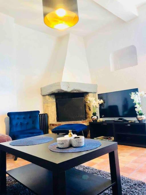 Maison de village entière avec vue sur la mer.