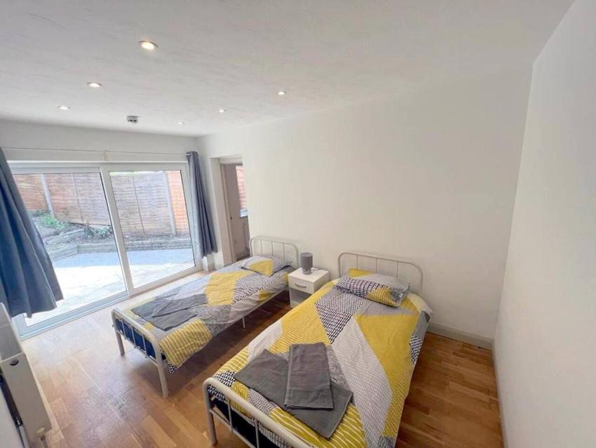 Twin Studio Flat in Sutton - Ground Floor