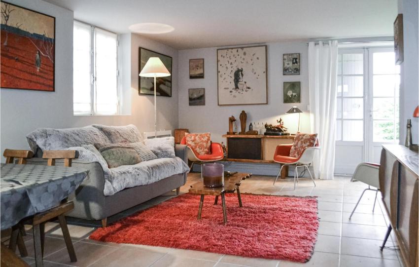 Stunning home in Lognan with Outdoor swimming pool, 2 Bedrooms and WiFi