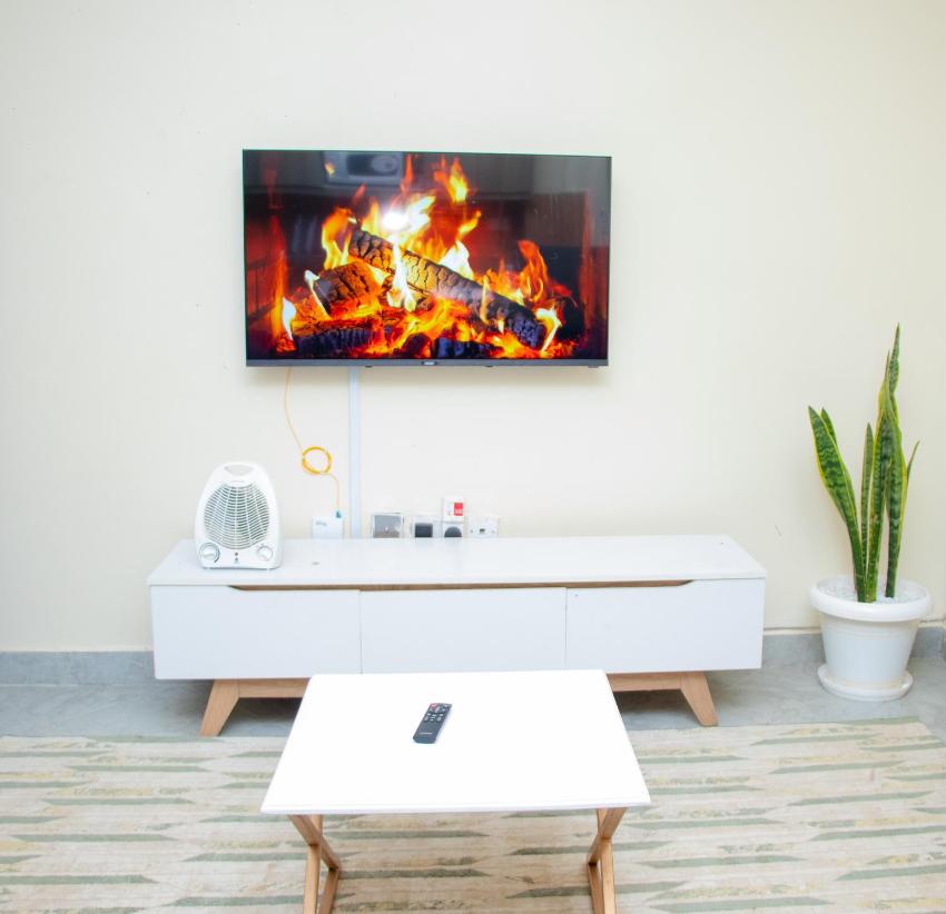 Spacious studio apartment, free parking on premise