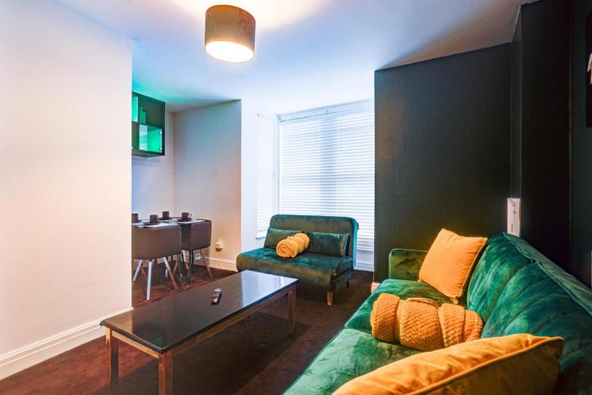 3 Bedroom Flat Central Gillingham Town