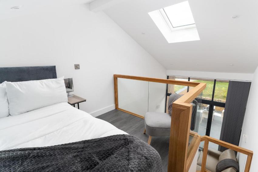 Tranquil Getaway for 4 New Mill Village