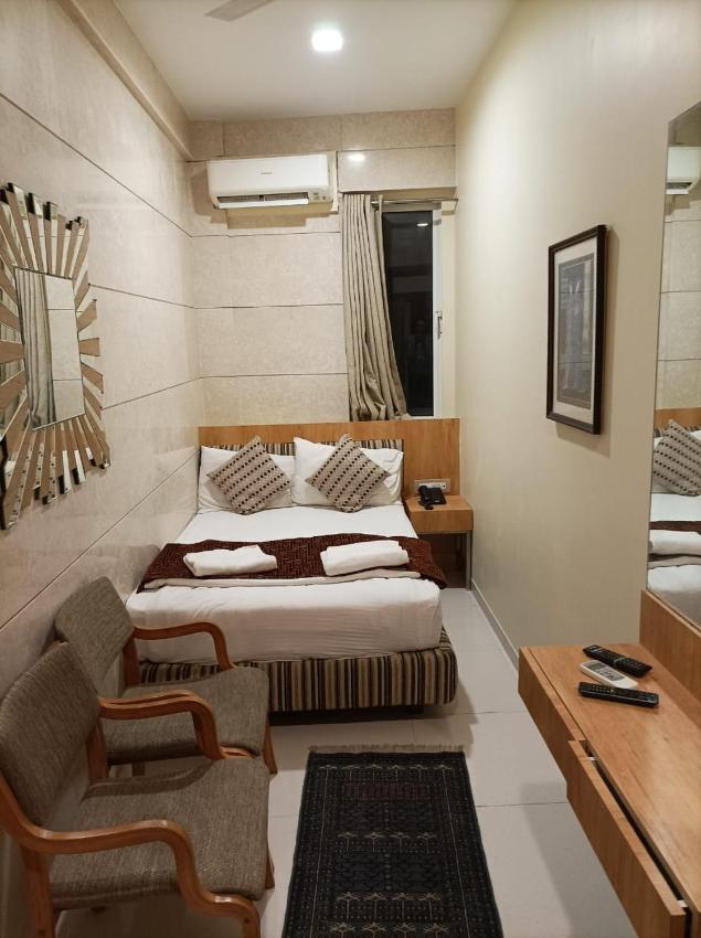 Bentley Hotel, Marine Drive