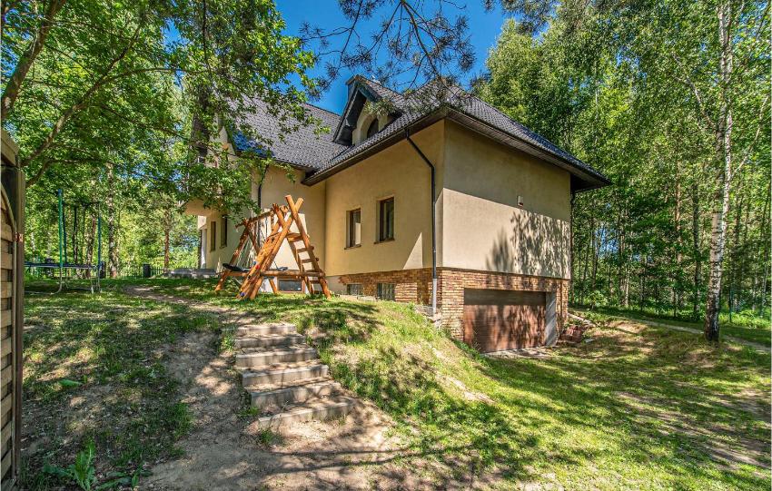 Nice home in Kamien with Sauna, WiFi and 8 Bedrooms