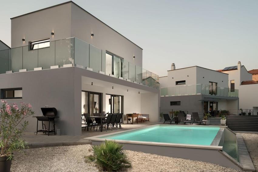 Villa Kalu 2 near Vodnjan with kids playground for 8 persons