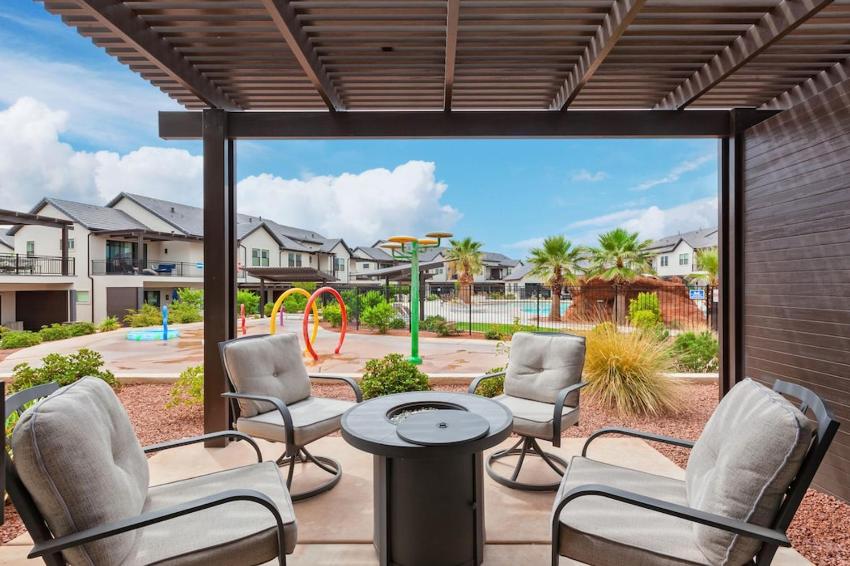 Ocotillo 24 Sleeps 16, Beautiful New Home Near Resort Splash Pad, Views Resort Amenities