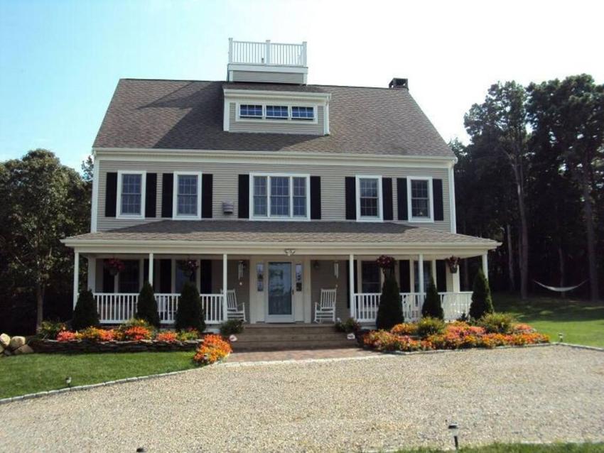 Beautiful Private 3 Story Colonial, Near Beaches!