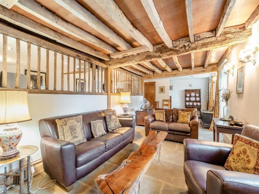 The Longbarn-UK42497