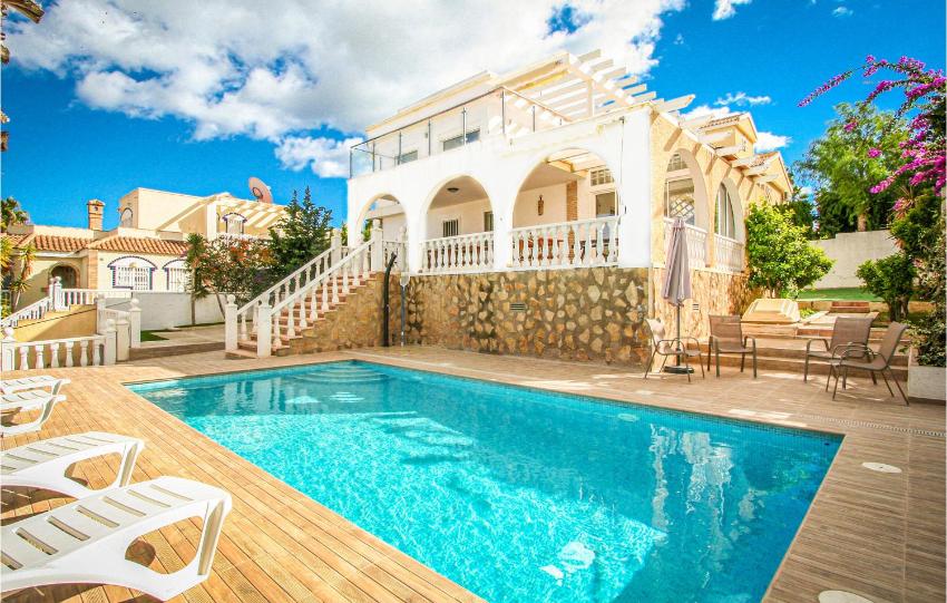 Nice home in Santa Pola with 4 Bedrooms, Outdoor swimming pool and Swimming pool