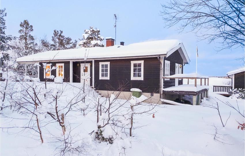 Stunning home in Gamleby with WiFi and 3 Bedrooms